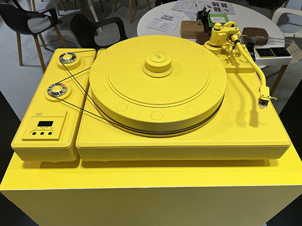 061824.apmunich2024-3.EAT Fortissimo yellow turntable top view.jpg